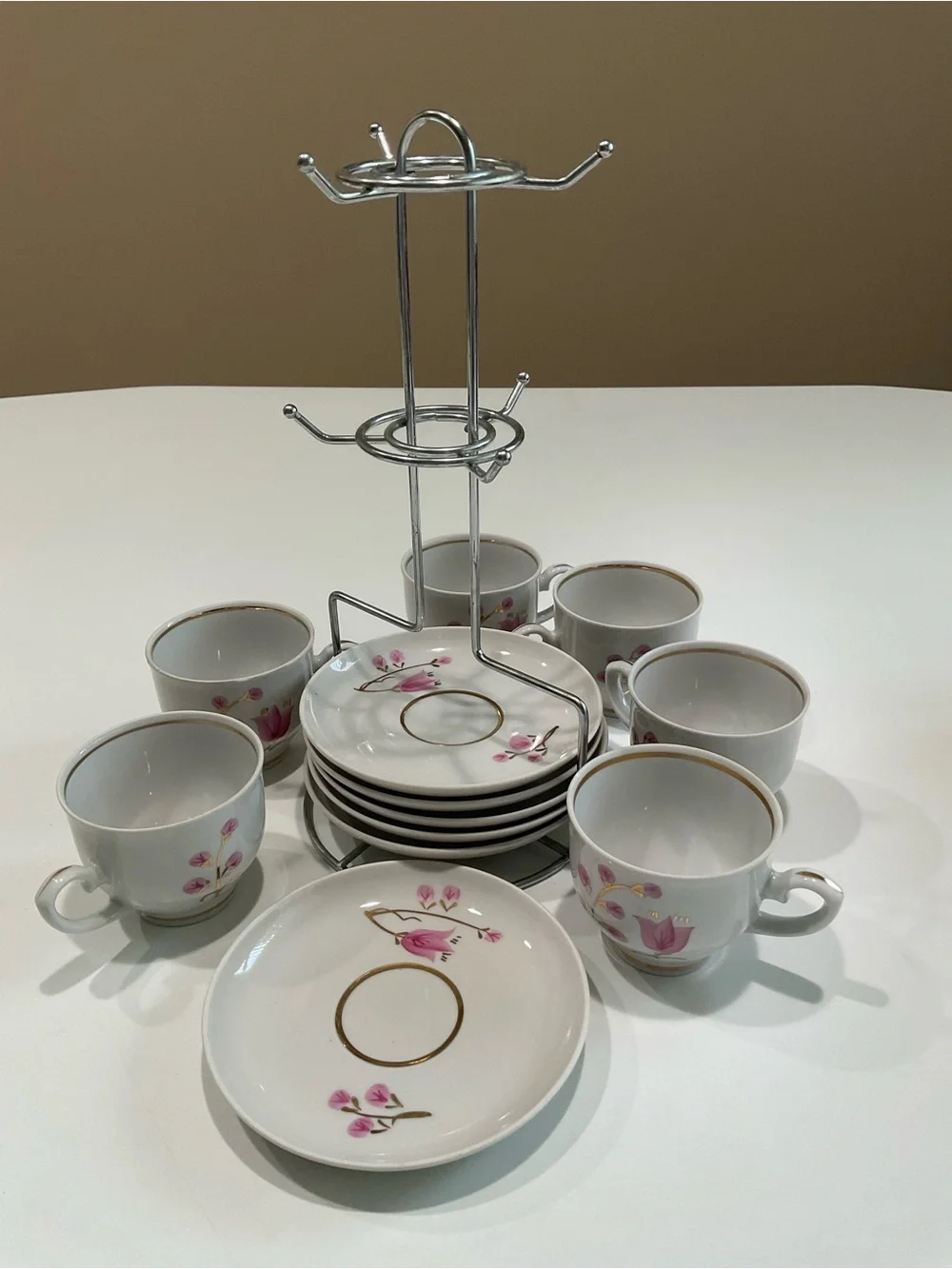 ☀️ NWOT Ceramic Coffee Set on Stand, White/Purple/Gold Trim, 13 Pieces